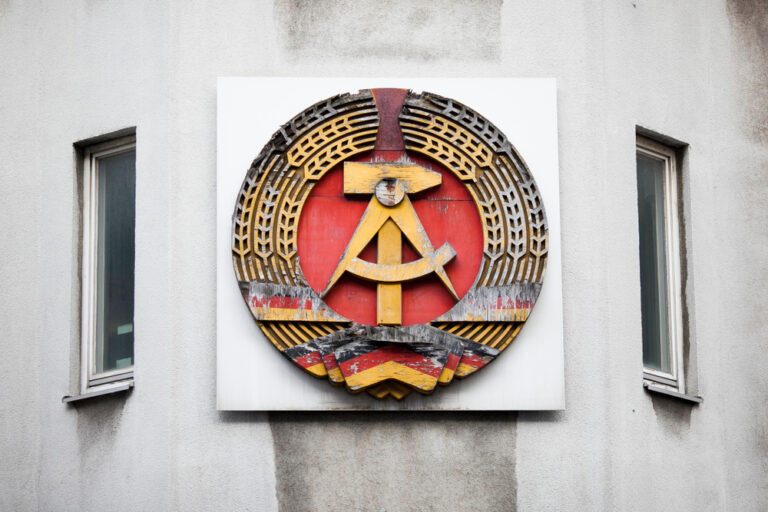 Berlin/germany,April,28,,2016,Ddr,Shield,In,A,Building,Of